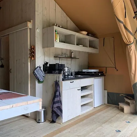 Glamping Wolfskuilen Luxury tent Lieren